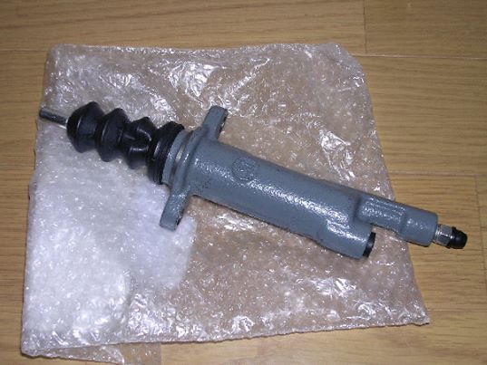 Genuine Toyota R154 5spd Slave Cylinder - 31470-14050